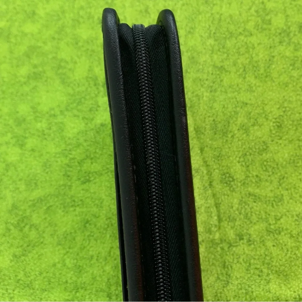 Leed’s Black portfolio Case.